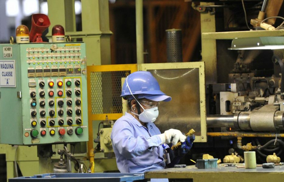Indústria caiu cinco pontos percentuais na participação do PIB brasileiro nos últimos dez anos