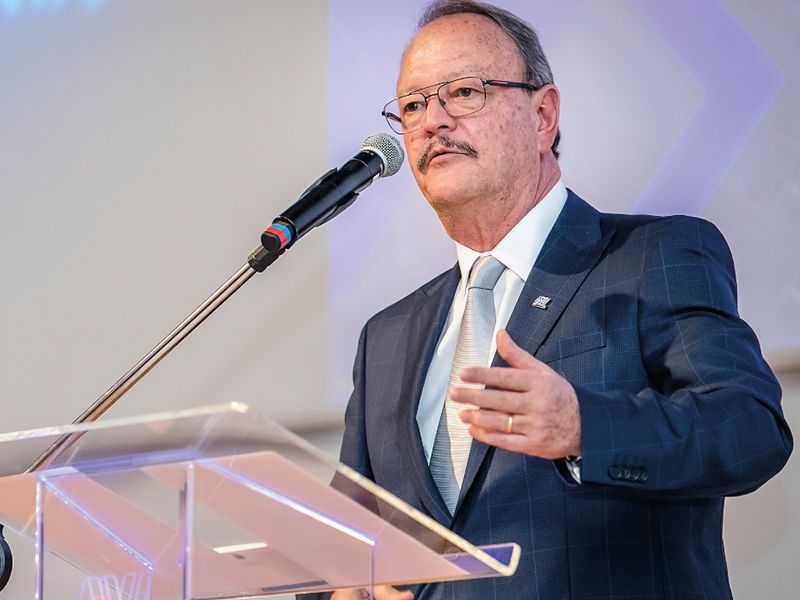 Reconstruindo a Indústria